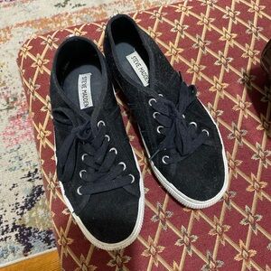 STEVE MADDEN SNEAKERS